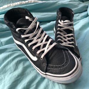 Women’s Hi top Vans (no box)